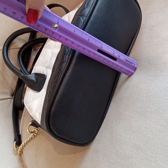 Gorgeous EUC Love by Betsy Johnson Crossbody - Picture 7 of 9